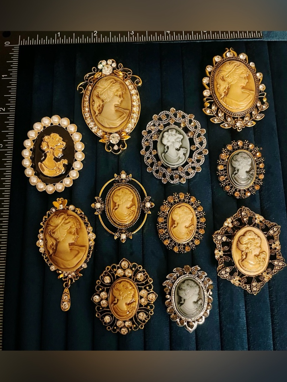 11Pcs Vintage-Inspired Cameo Brooch - Gold and Ivory Tones